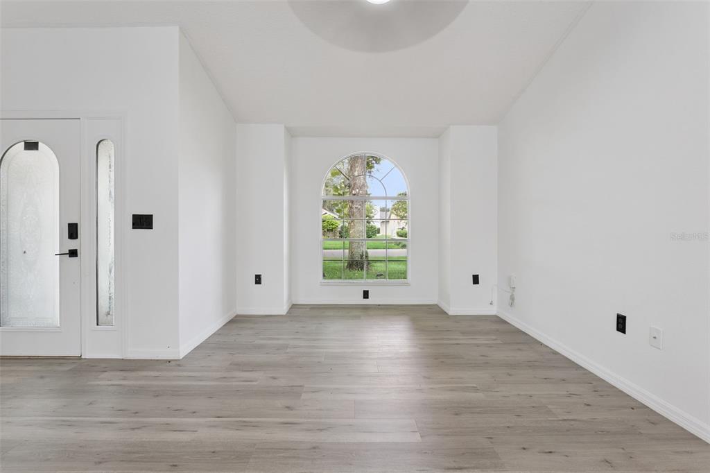 6302 SILVER OAKS DRIVE, ZEPHYRHILLS, FL — photo 3 of 33
