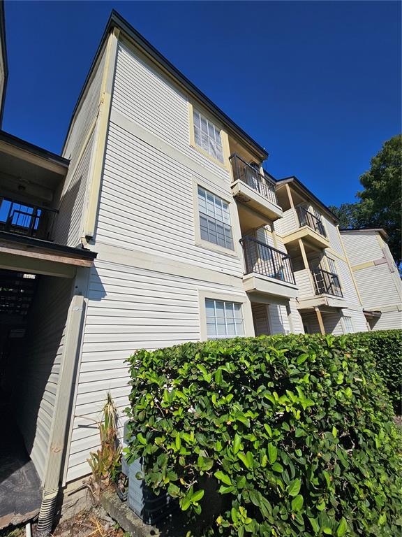 1940 LAKE ATRIUMS CIRCLE UNIT 106