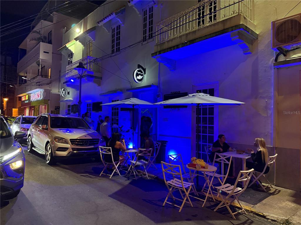 Esq del Parque 1601 AV. MANUEL FERNÁNDEZ JUNCOS