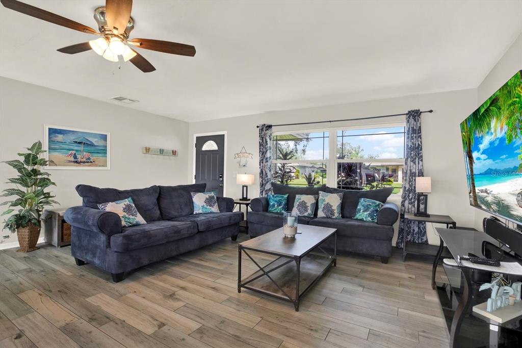 1669 CAMBRIDGE DRIVE, CLEARWATER, FL — photo 4 of 42