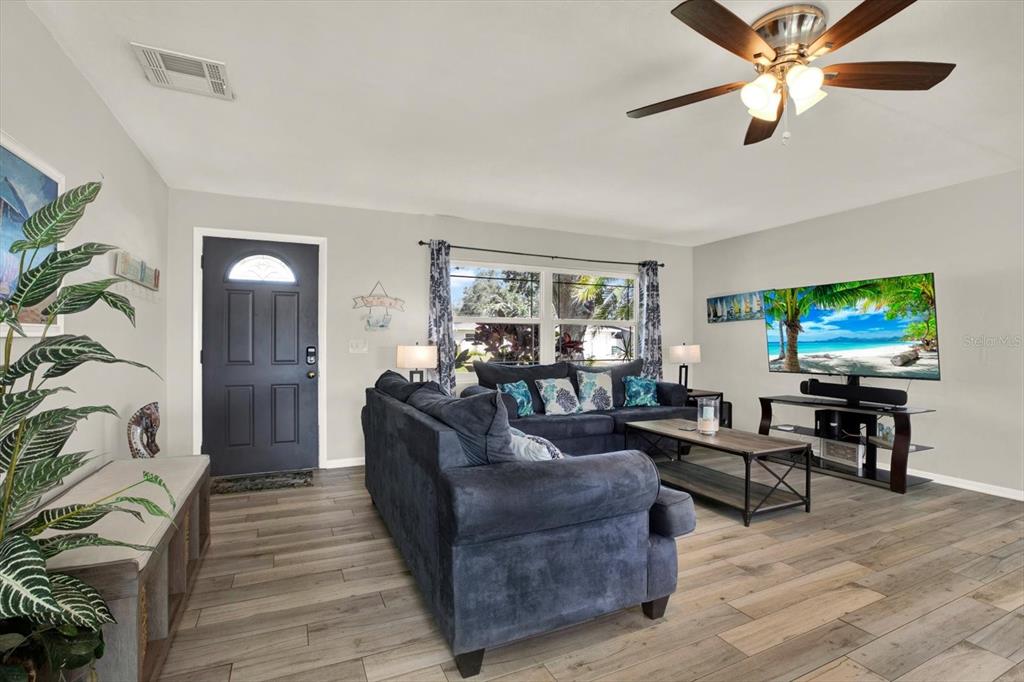 1669 CAMBRIDGE DRIVE, CLEARWATER, FL — photo 5 of 42