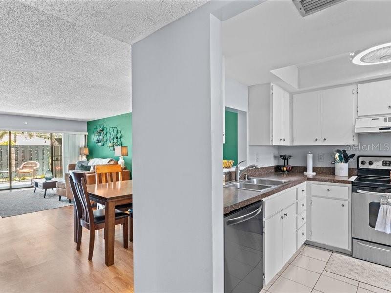 7364 CLOISTER DRIVE UNIT 7364, SARASOTA, FL — photo 3 of 30