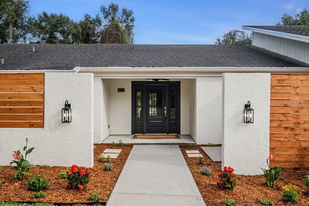 832 BROOKWOOD DRIVE, LAKELAND, FL — photo 2 of 33