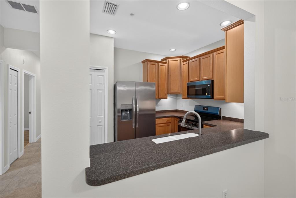 3707 PARKRIDGE CIRCLE UNIT 7-106, SARASOTA, FL — photo 4 of 22