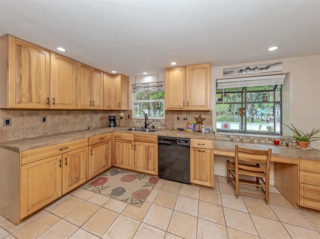 990 FLORENCE STREET, NOKOMIS, FL — photo 4 of 30