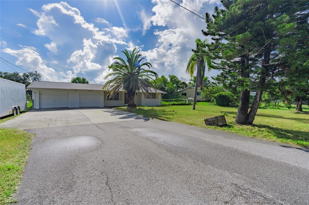 605 BARNES PARKWAY, NOKOMIS, FL — photo 4 of 30