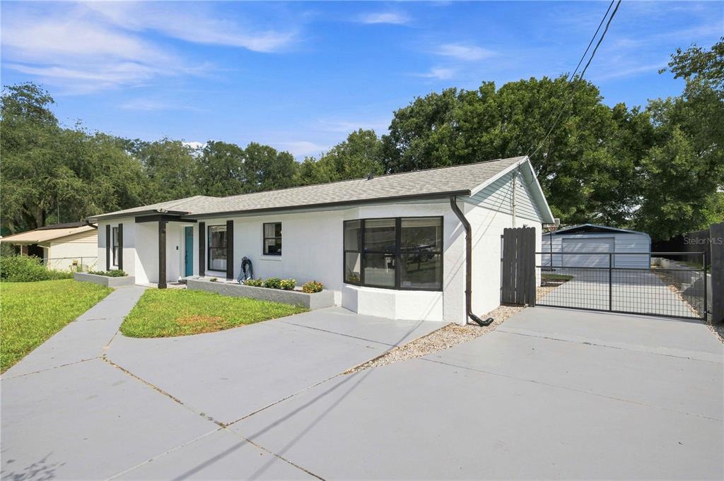 11615 SE 129TH LANE, OCKLAWAHA, FL — photo 4 of 30