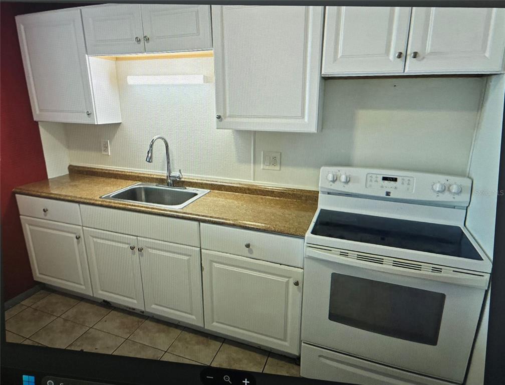 3314 WILLIAMSBURG STREET, SARASOTA, FL — photo 3 of 10