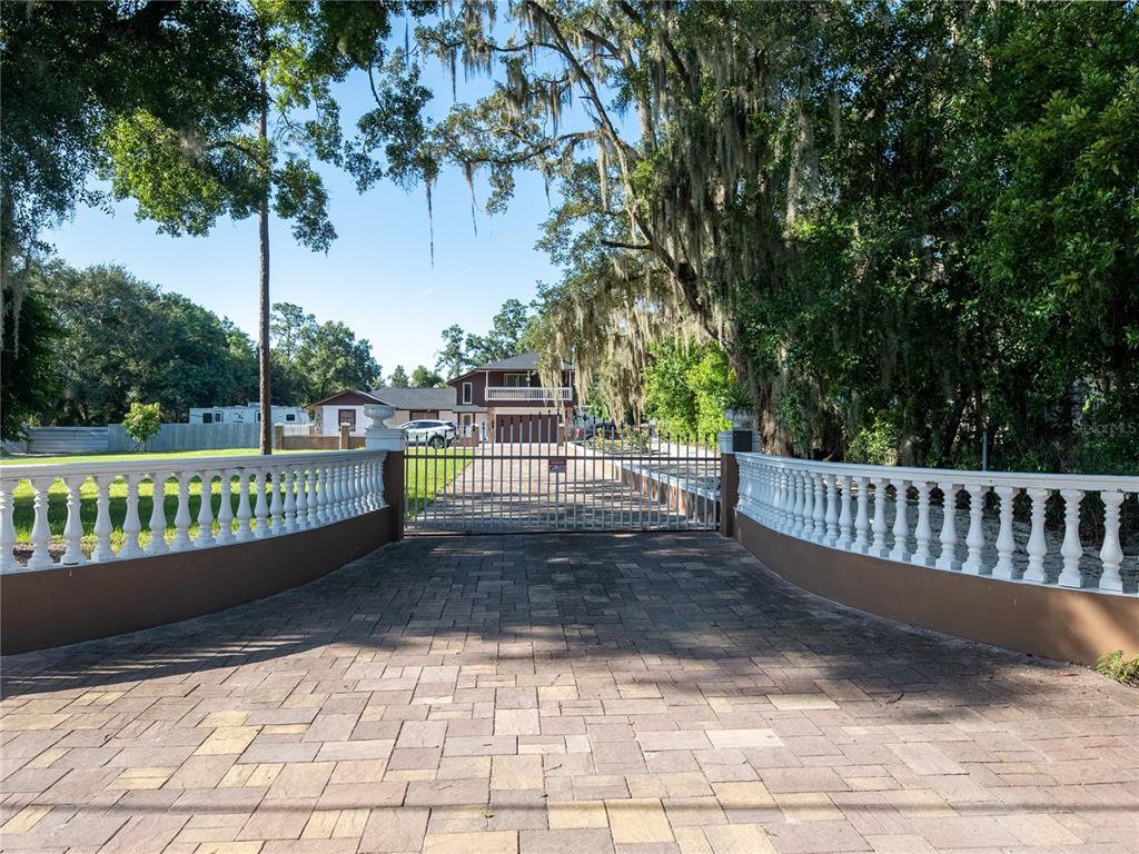 9613 SIX MILE CREEK ROAD, TAMPA, FL — photo 4 of 30