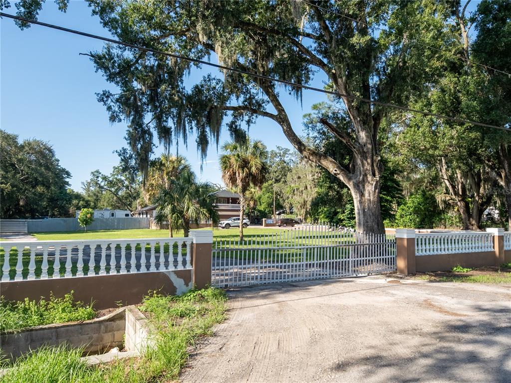 9613 SIX MILE CREEK ROAD, TAMPA, FL — photo 5 of 30