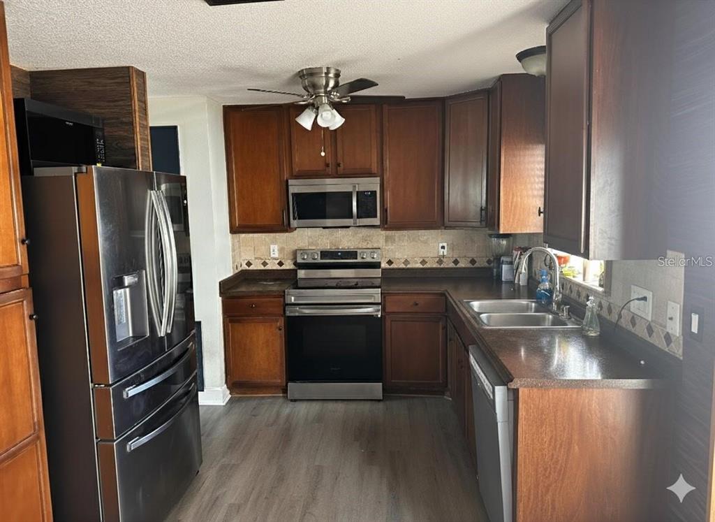 2310 25TH AVENUE W, BRADENTON, FL — photo 4 of 30