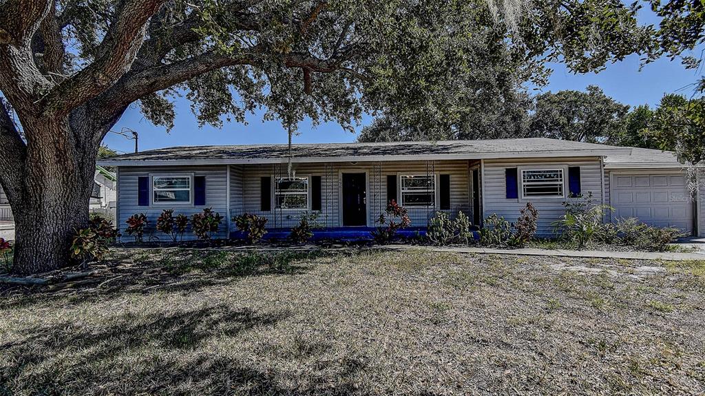 896 N 9TH STREET