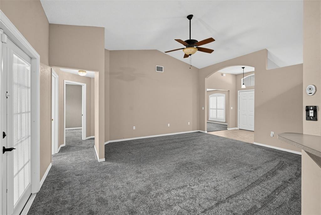5625 FISCHER DRIVE, LAKELAND, FL — photo 4 of 38