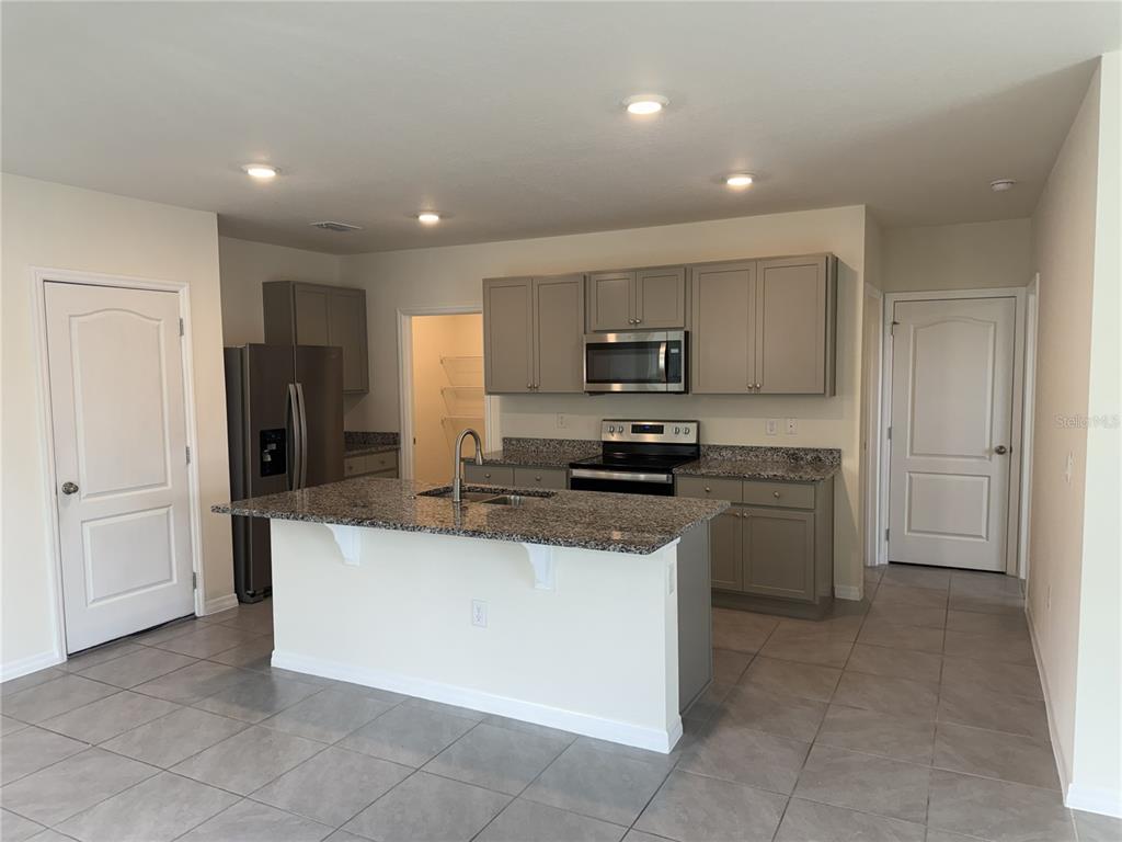 1071 CASCADE DRIVE, DAVENPORT, FL — photo 4 of 17