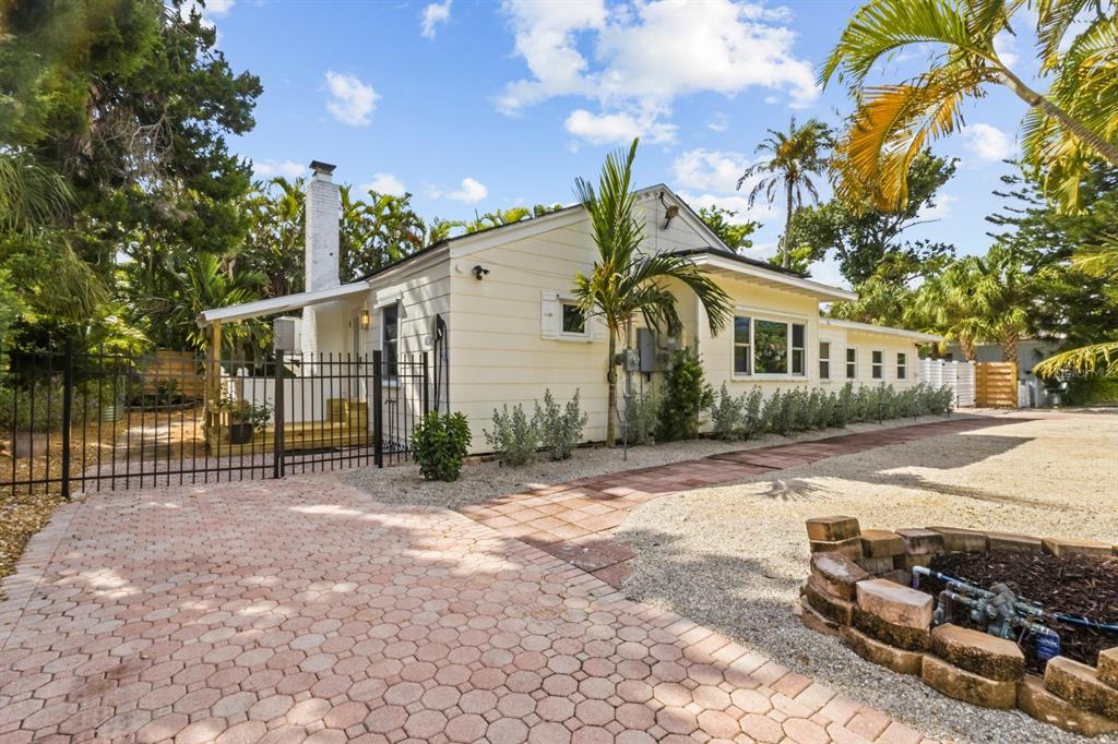 760 LONGBOAT COURT, LONGBOAT KEY, FL — photo 2 of 34