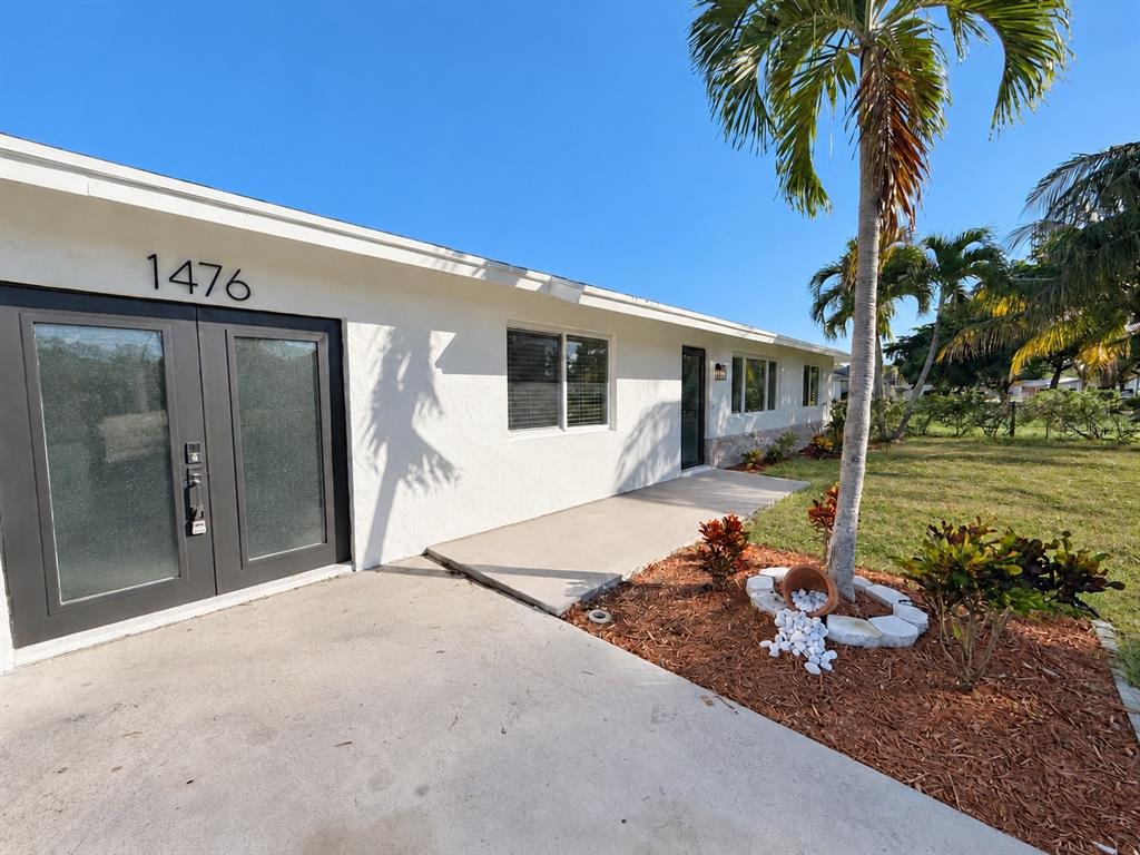 1476 N MANGONIA DRIVE, WEST PALM BEACH, FL — photo 3 of 33