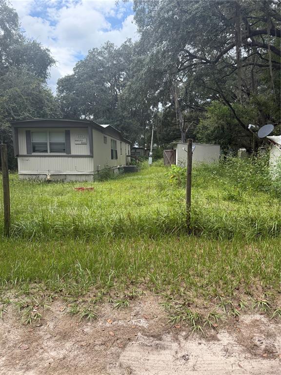 205 LITTLE STAR ROAD, HAWTHORNE, FL — photo 2 of 5