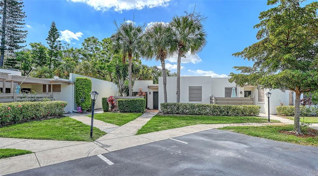 664 WOODLAWN DRIVE