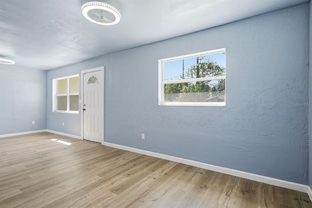 8143 OVERLOOK PLACE NE, ST PETERSBURG, FL — photo 3 of 21