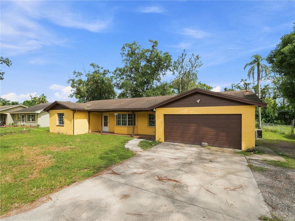 8906 E LANWAY DRIVE, TAMPA, FL — photo 3 of 30