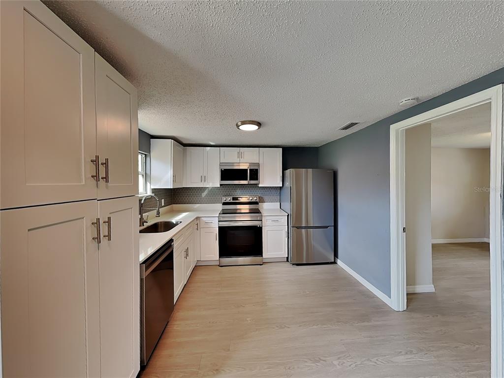 502 DUNBAR AVENUE, WINTER GARDEN, FL — photo 5 of 13