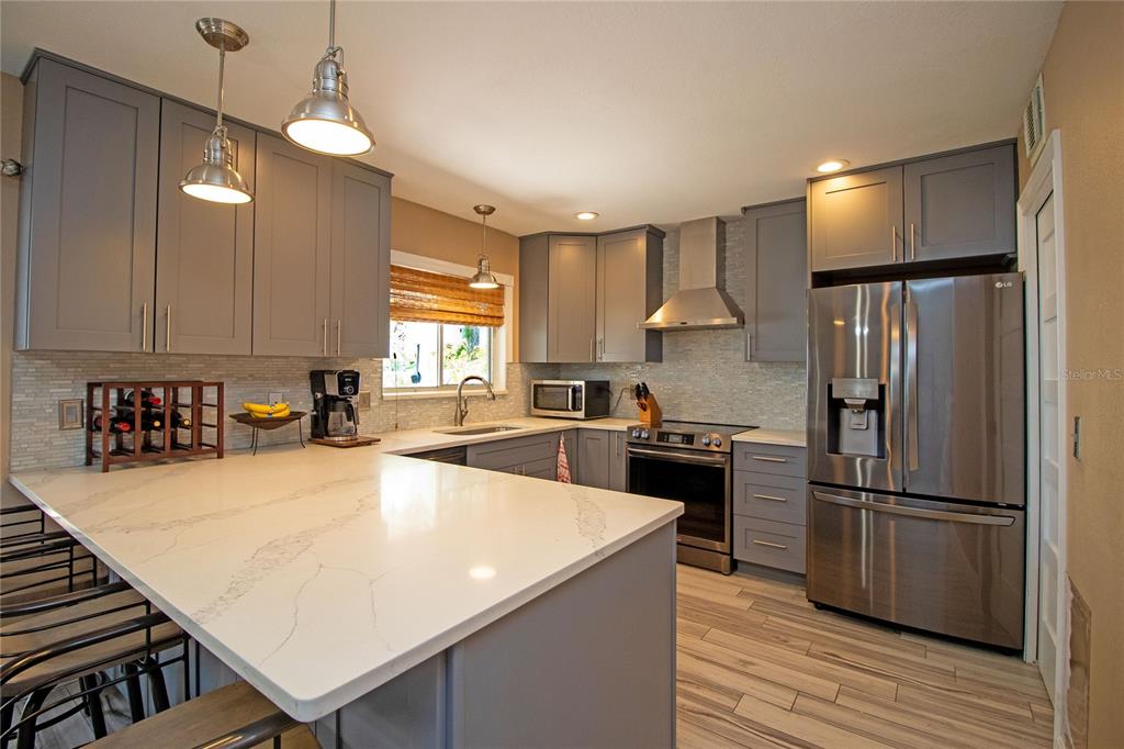 1640 CAPE HOPE AVENUE NE UNIT 2, ST PETERSBURG, FL — photo 3 of 42