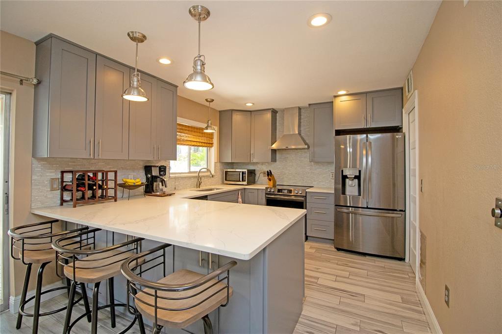 1640 CAPE HOPE AVENUE NE UNIT 2, ST PETERSBURG, FL — photo 5 of 42