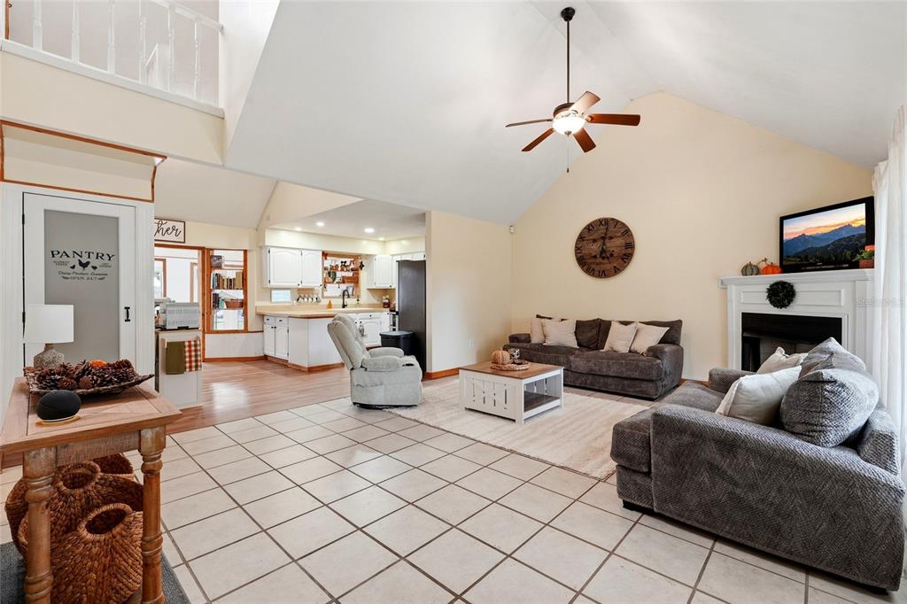 322 NE 4TH AVENUE, TRENTON, FL — photo 4 of 30
