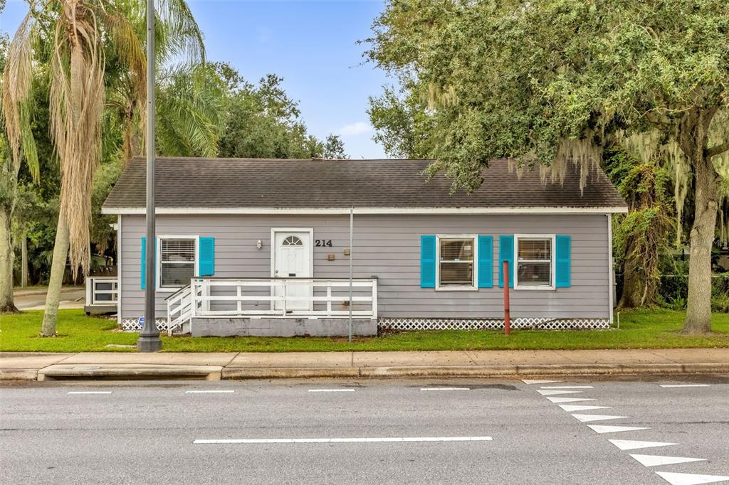 214 E OAK STREET, KISSIMMEE, FL — photo 2 of 33