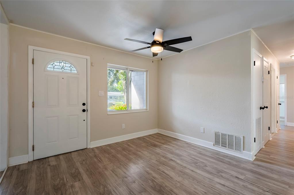 11641 129TH AVENUE, SEMINOLE, FL — photo 4 of 23