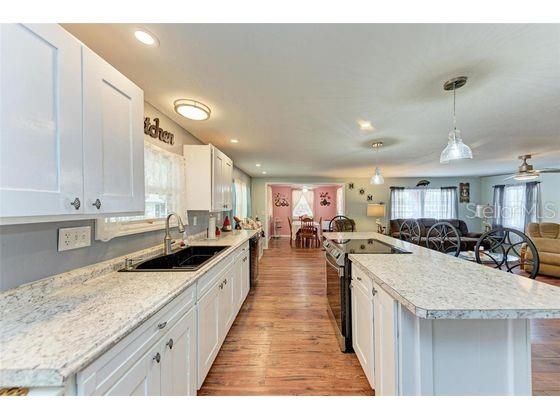 921 FAITH CIRCLE E UNIT 40, BRADENTON, FL — photo 2 of 30