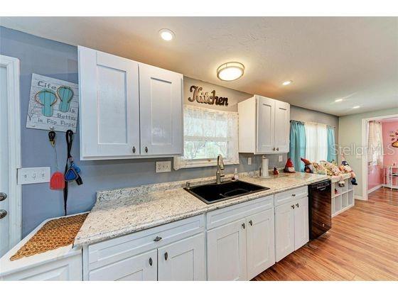 921 FAITH CIRCLE E UNIT 40, BRADENTON, FL — photo 3 of 30