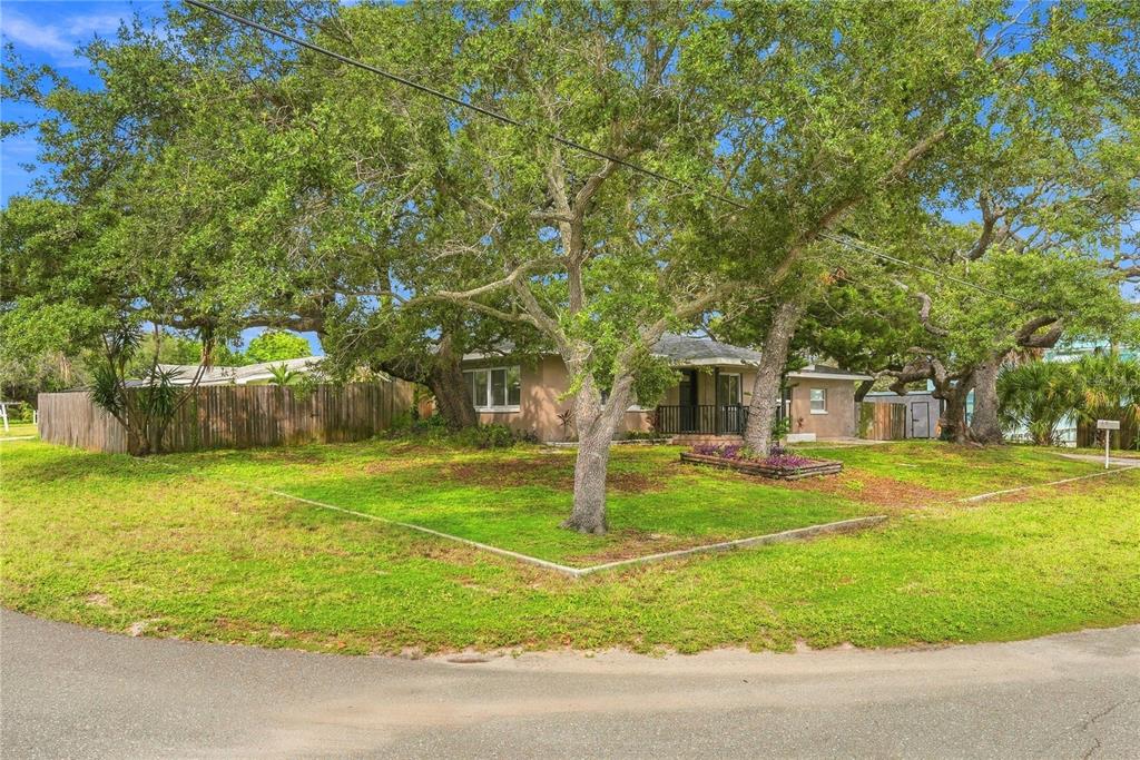 10719 CHEROKEE DRIVE, ST PETERSBURG, FL — photo 3 of 30