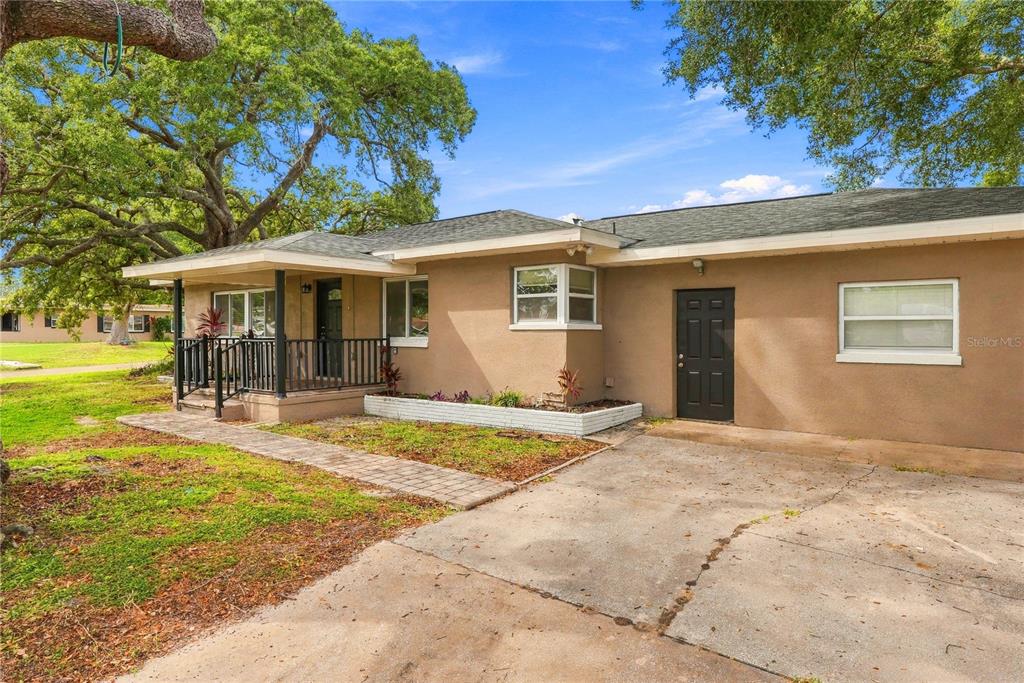 10719 CHEROKEE DRIVE, ST PETERSBURG, FL — photo 4 of 30