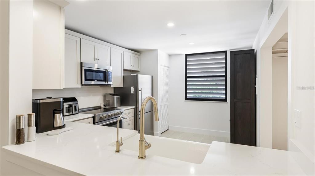 303 SPRINGDALE DRIVE UNIT 303, BRADENTON, FL — photo 5 of 24