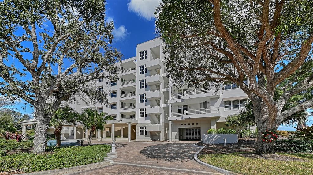 2550 HARBOURSIDE DRIVE UNIT 334