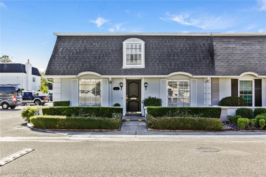 2040 COUNTRYSIDE CIRCLE N