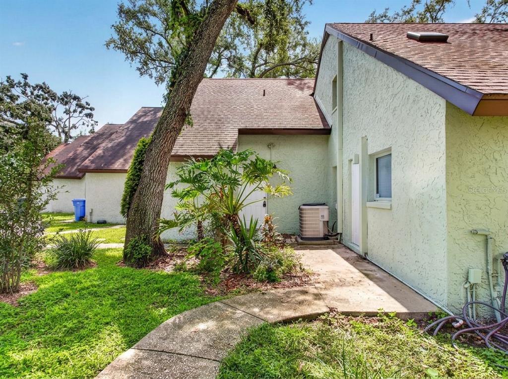 5627 ASHLEY OAKS DRIVE UNIT 2, TAMPA, FL — photo 2 of 30