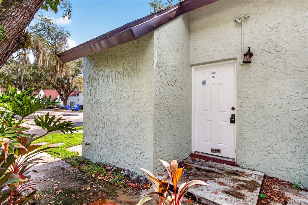 5627 ASHLEY OAKS DRIVE UNIT 2, TAMPA, FL — photo 4 of 30