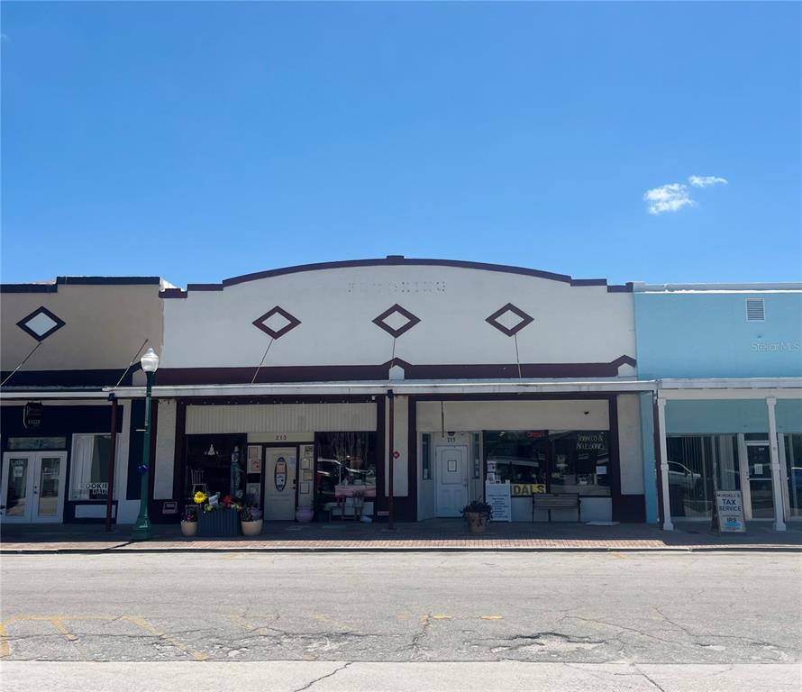215 W OAK STREET