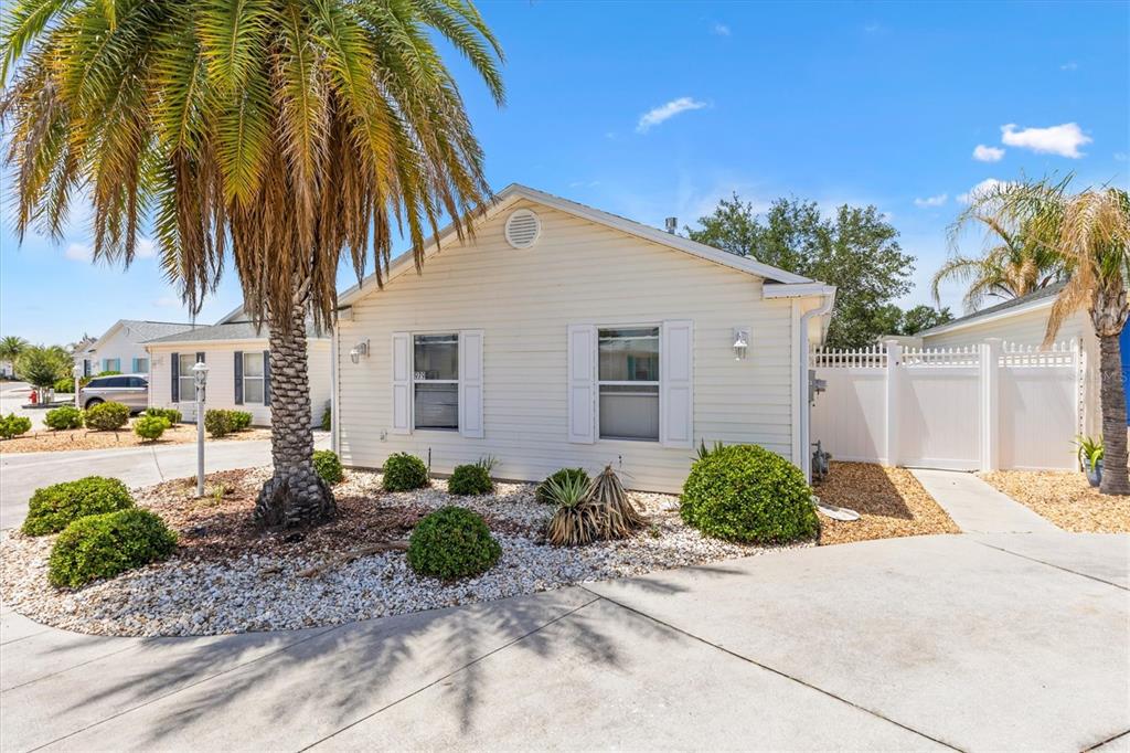 979 SMYRNA STREET, THE VILLAGES, FL — photo 2 of 34