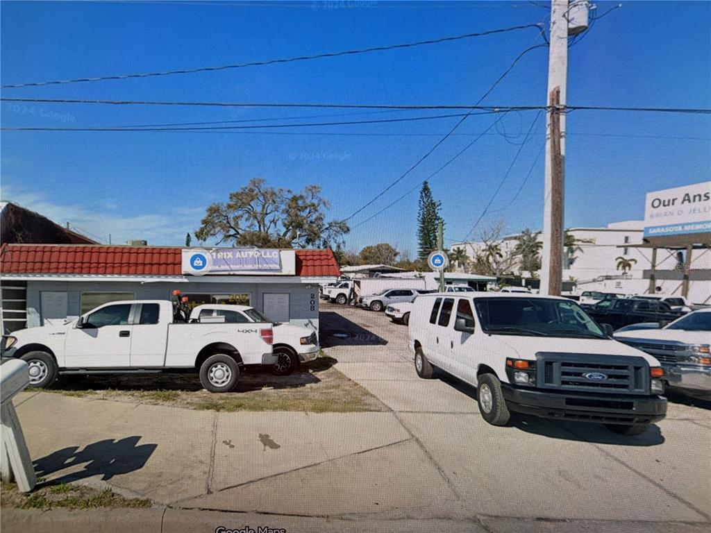 204 S TAMIAMI TRAIL S