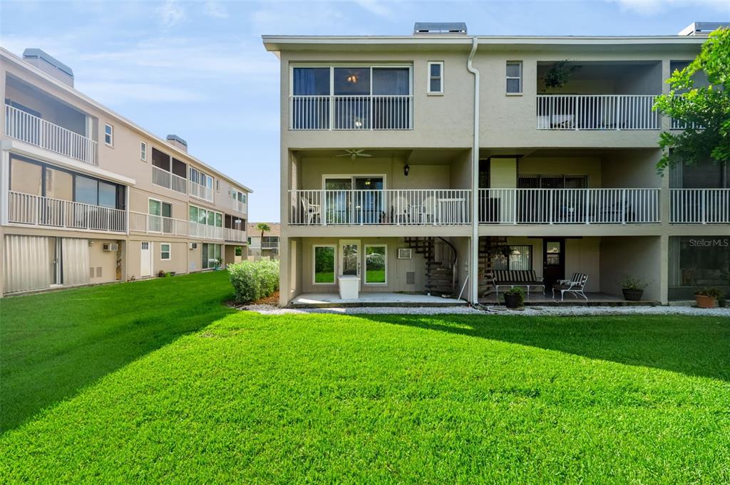 255 CAPRI CIRCLE N UNIT 22, TREASURE ISLAND, FL — photo 3 of 30