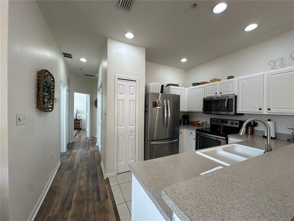 3815 PARKRIDGE CIRCLE UNIT 2-203, SARASOTA, FL — photo 2 of 20