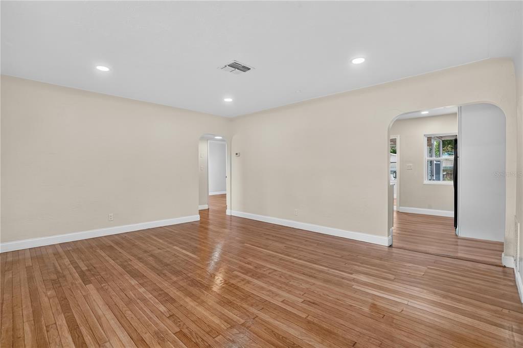 6946 5TH AVENUE N, ST PETERSBURG, FL — photo 3 of 22