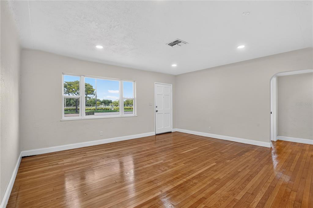 6946 5TH AVENUE N, ST PETERSBURG, FL — photo 5 of 22