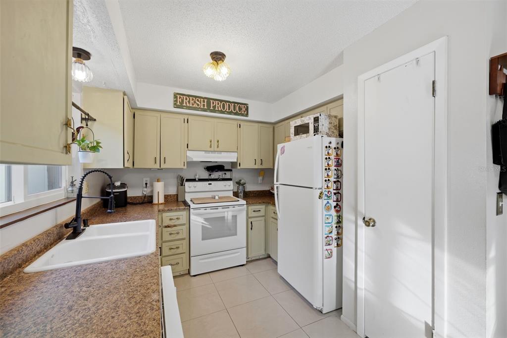 10048 AMIDON STREET, SPRING HILL, FL — photo 3 of 29
