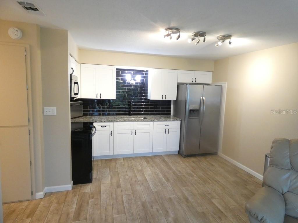 4322 TAHITIAN GARDENS CIRCLE UNIT B, HOLIDAY, FL — photo 2 of 36