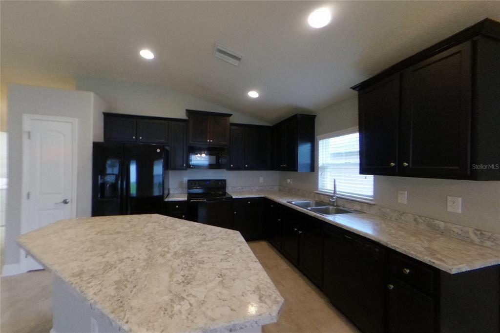 10853 KIRKWALL PORT DRIVE, WIMAUMA, FL — photo 5 of 15