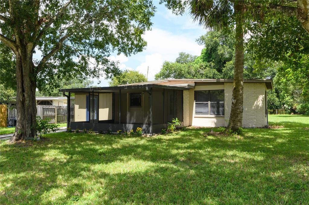 118 W WOODLAND DRIVE